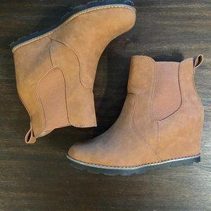 Sorel Joan of Arctic Wedge Ankle Boots, Womens Size 9, Camel